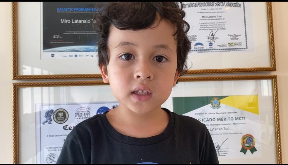 agrandeartedeserfeliz.com - Menino de 5 anos descobre 15 asteroides em projeto liderado pela NASA: 'Prodígio', diz mãe