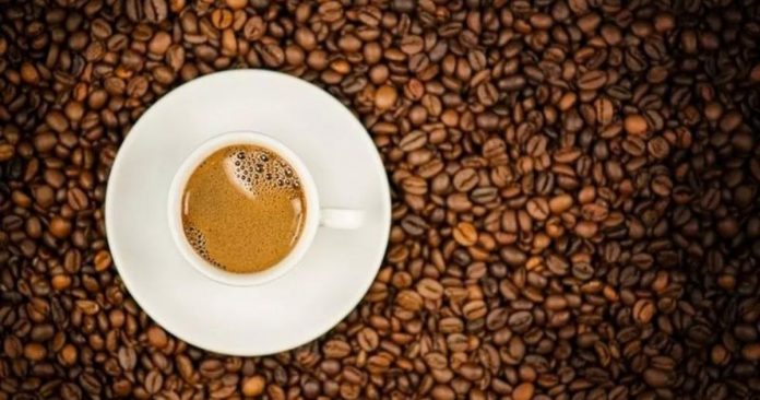Homem tem overdose de cafeína e vai a óbito no Reino Unido: ‘Duzentas doses de café’