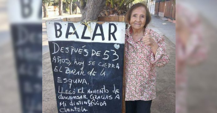 “Chegou a hora de descansar”, diz idosa que fechou seu pequeno negócio aberto por 53 anos