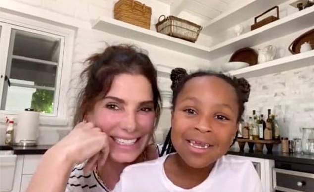 agrandeartedeserfeliz.com - Sandra Bullock anuncia aposentadoria temporária para cuidar dos filhos: "Só quero ficar com meus bebês"