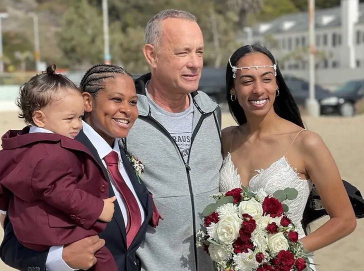 agrandeartedeserfeliz.com - “Posso tirar uma foto com você?”: Tom Hanks aparece em casamento e comemora com a noiva