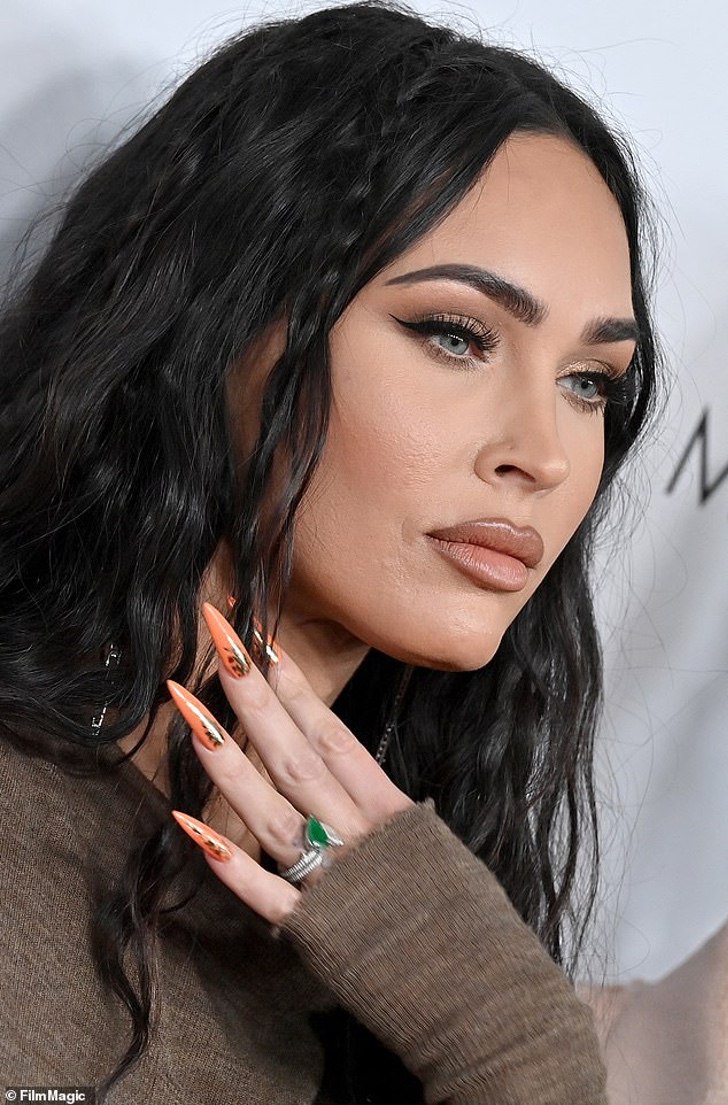 agrandeartedeserfeliz.com - Megan Fox revela que o filho de 9 anos tem sofrido bullying na escola por usar vestidos