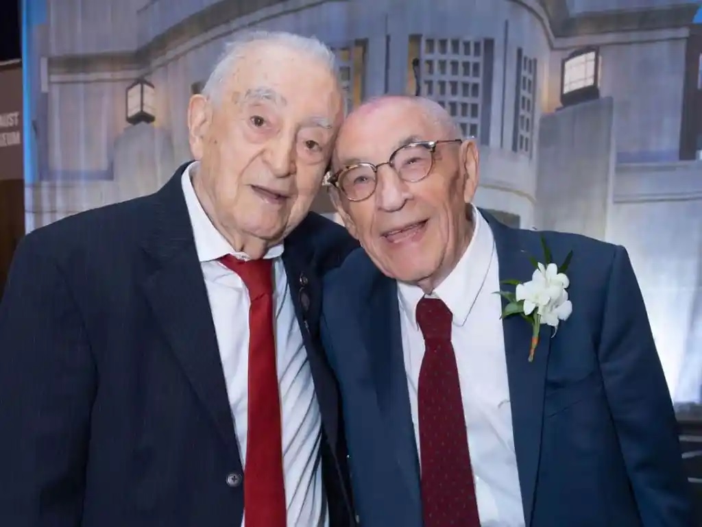 agrandeartedeserfeliz.com - Sobreviventes da 2ª Guerra que se tornaram amigos em campo de concentração se reencontram após 79 anos