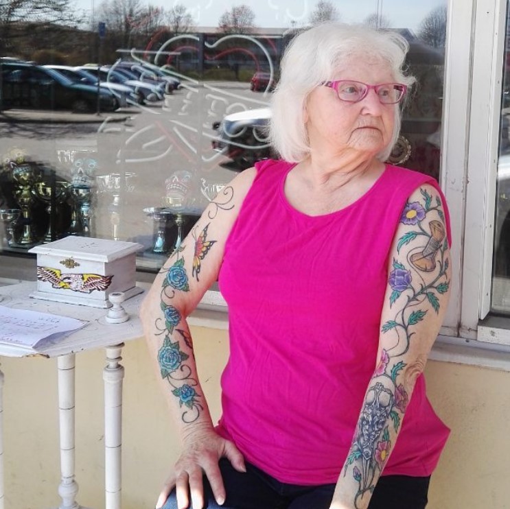 agrandeartedeserfeliz.com - 15 avôs e avós destemidos que decidiram fazer tatuagens depois dos 60