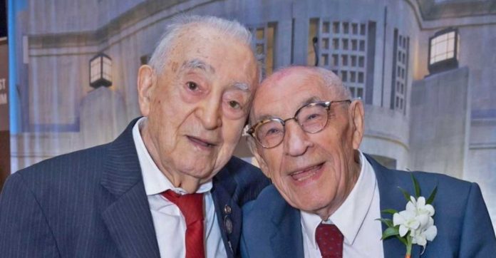 Sobreviventes da 2ª Guerra que se tornaram amigos em campo de concentração se reencontram após 79 anos