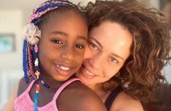 Leandra Leal se declara à filha Júlia: “Você é o que me dá sentido”
