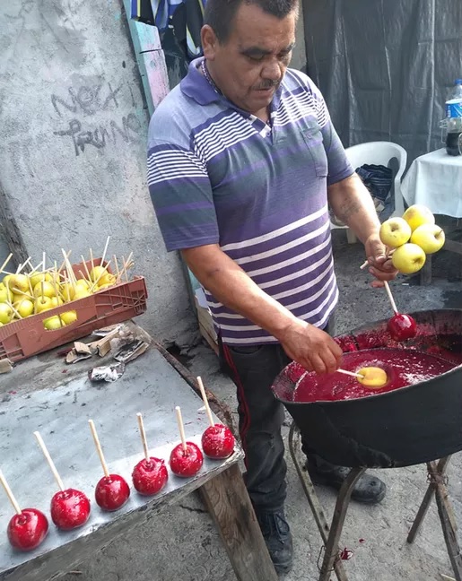 agrandeartedeserfeliz.com - Mexicanos se unem para ajudar família que tomou prejuízo após cliente cancelar encomenda de 1500 maçãs do amor