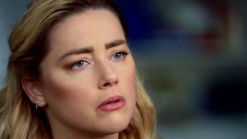 agrandeartedeserfeliz.com - Amber Heard diz que ama Johnny Depp: "pode ser difícil de entender"