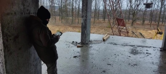 agrandeartedeserfeliz.com - Jovem que atrasou tanques russos usando drone de brinquedo é alçado a herói na Ucrânia