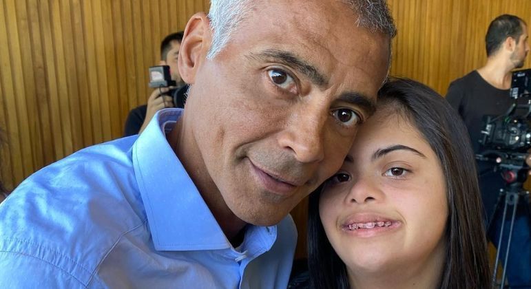 agrandeartedeserfeliz.com - Ivy, filha de Romário, anuncia namoro com rapaz que conheceu em imersão para pessoas com síndrome de Down