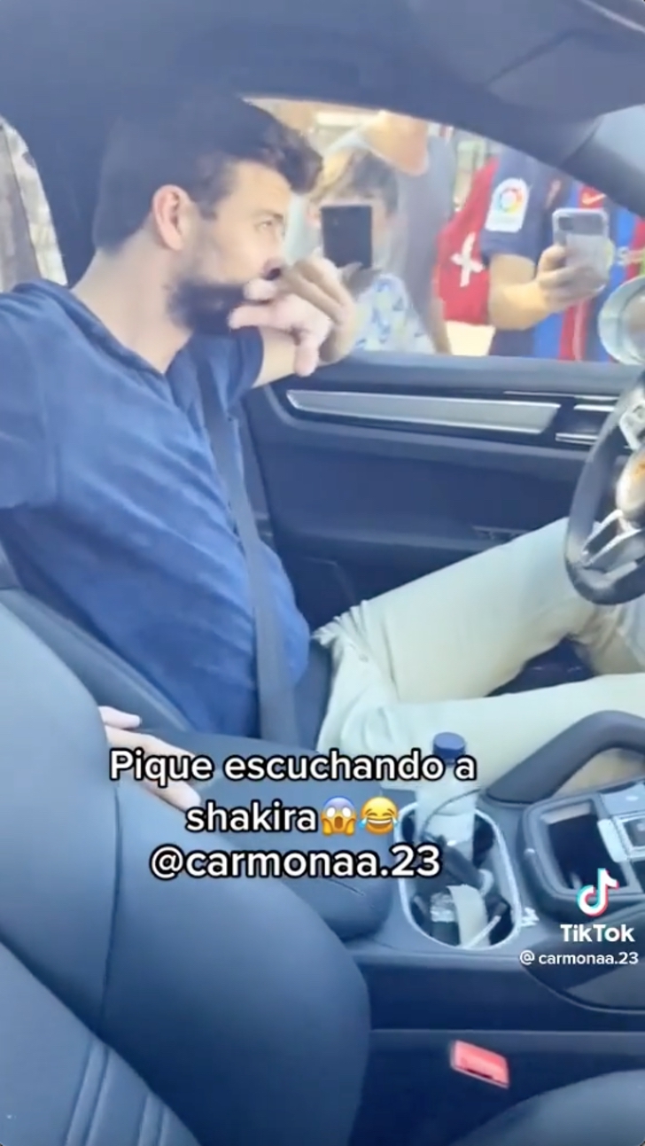 agrandeartedeserfeliz.com - Arrependido? Piqué é flagrado ouvindo música de Shakira no volume máximo enquanto dirigia [VIDEO]