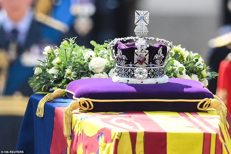 agrandeartedeserfeliz.com - Funeral da Rainha: Harry vai às lágrimas ao se despedir da avó - veja fotos