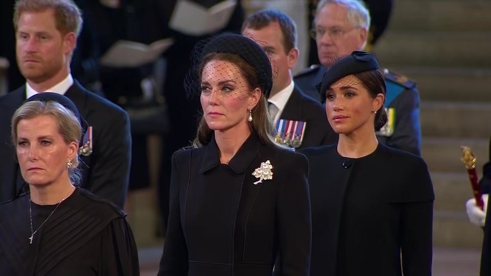 agrandeartedeserfeliz.com - Funeral da Rainha: Harry vai às lágrimas ao se despedir da avó - veja fotos