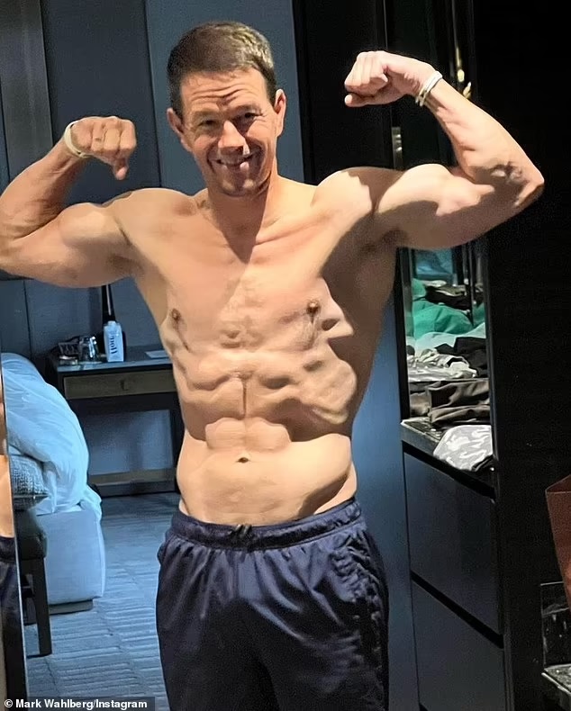 agrandeartedeserfeliz.com - Aos 51, Mark Wahlberg exibe físico impecável para novo filme e surpreende fãs; veja fotos