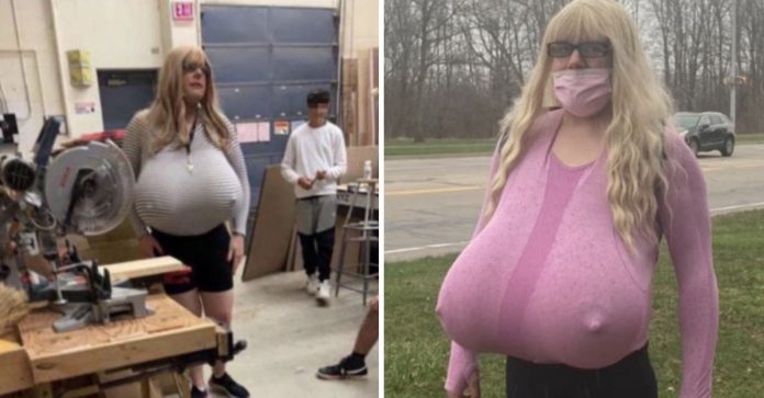 Escola defende professora trans criticada pelo tamanho de suas próteses mamárias