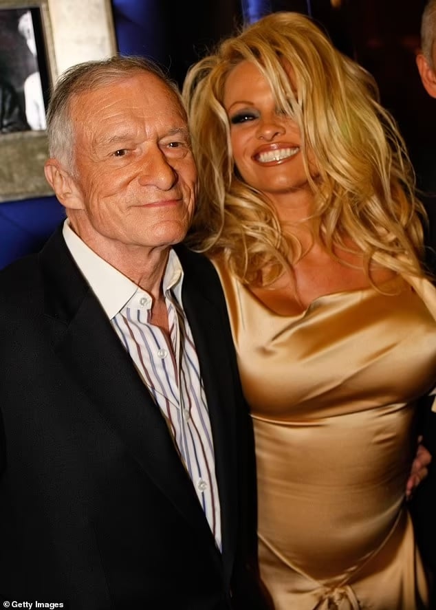 agrandeartedeserfeliz.com - Pamela Anderson diz que chefão da Playboy foi 'o único homem que a tratou com respeito na vida'