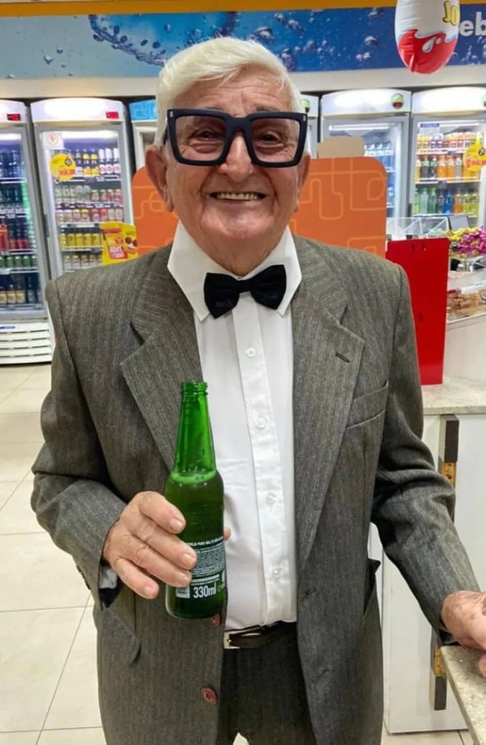 agrandeartedeserfeliz.com - Vestido de "Carl Fredricksen", idoso de 90 anos vence concurso de fantasias e conquista legião de fãs em SP