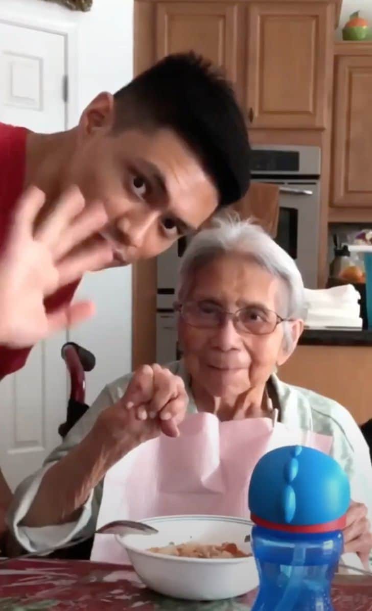 agrandeartedeserfeliz.com - "Jamais deixaria ela em um asilo", diz neto que cuida da avó quase centenária há 7 anos [VIDEO]