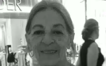 Professora morta em atentado.