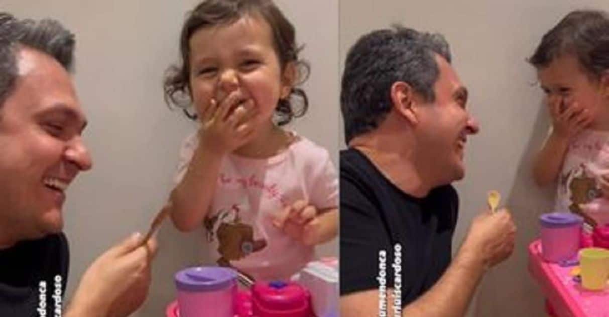 agrandeartedeserfeliz.com - Menininha de 2 anos viraliza ao 'vender' colher por R$ 95 ao pai e cair na gargalhada - ASSISTA!