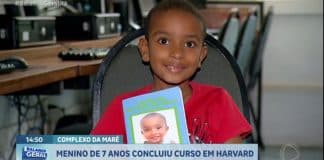 Com apenas 7 anos, menino que mora em comunidade carente do Rio conclui curso em Harvard