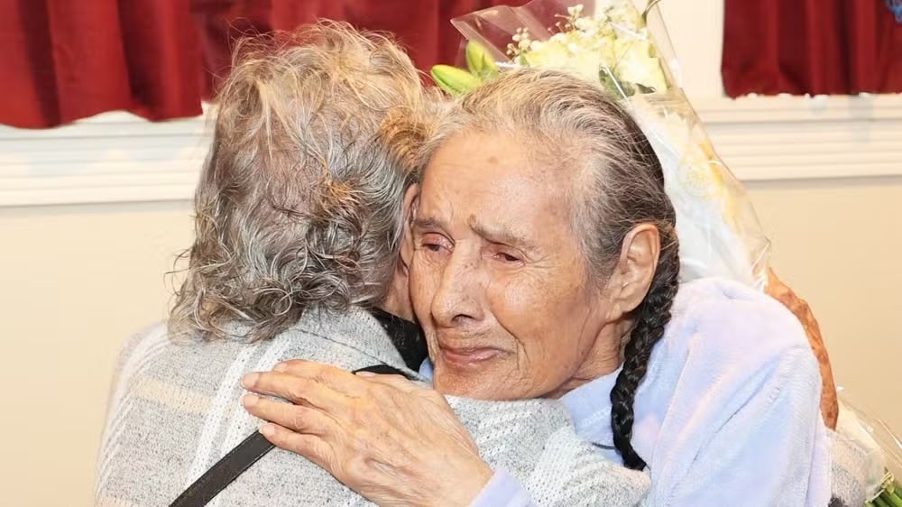 agrandeartedeserfeliz.com - Gêmeas de 90 anos se reencontram após OITO DÉCADAS SEPARADAS graças a teste de DNA